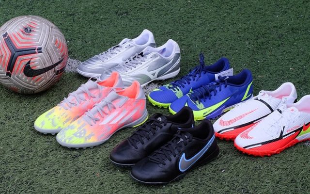 Đá bóng phủi nên chọn giày thể thao đế nào?