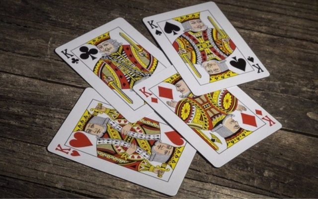 Nguồn gốc ra đời của bộ bài Tây 52 lá trong lịch sử trung cổ