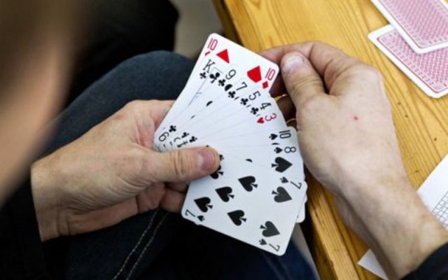 Kỹ năng sắp xếp bài tay nhanh và chuẩn xác như một chuyên gia