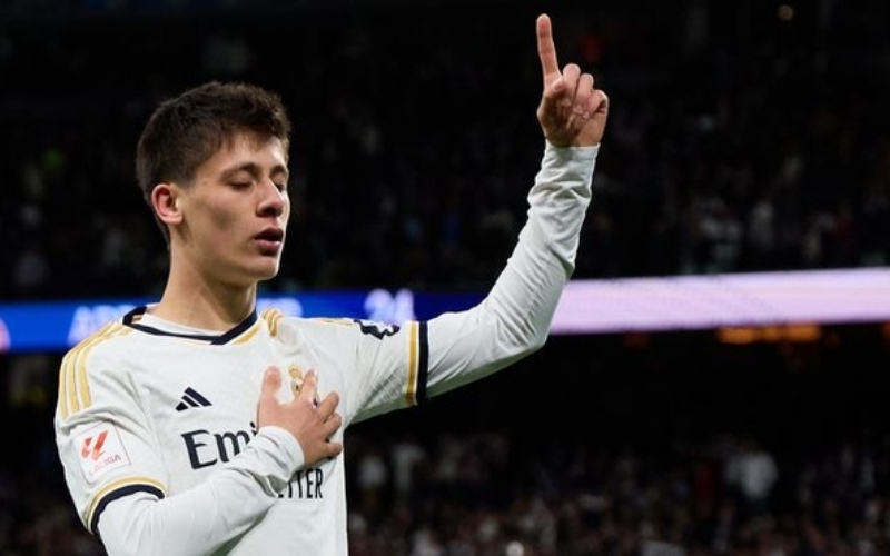 Phong cách thi đấu của Phù thủy nhỏ Arda Guler