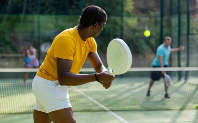 Chiến thuật đánh bóng bền vững từ cuối sân tennis