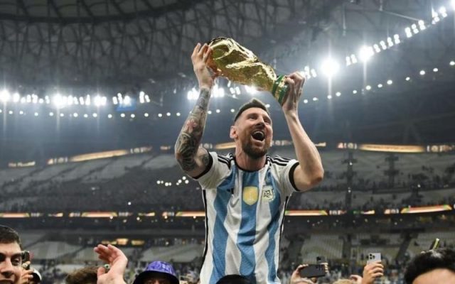 Phát trực tiếp khoảnh khắc đội trưởng nâng cao chiếc cúp vàng World Cup 2026