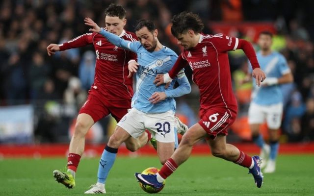 Ball-playing Centre-back Trung vệ biết chơi bóng thay đổi cách phòng ngự