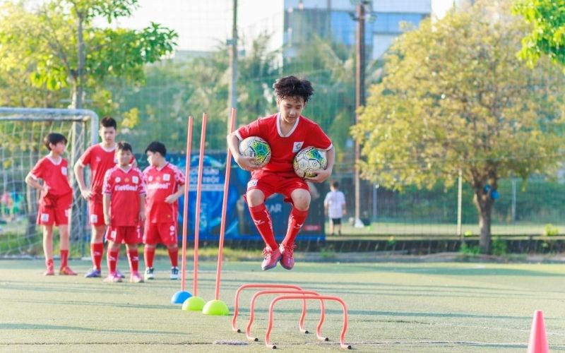 Quy trình chuẩn hóa các bài tập pressing và kiểm soát bóng