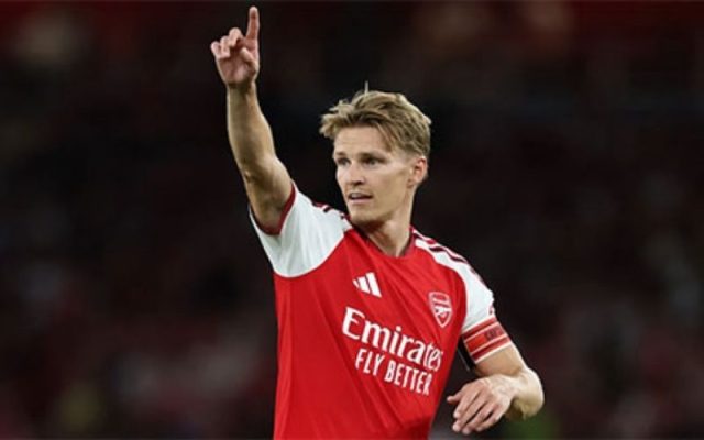 Đánh giá kỹ năng kiến thiết lối chơi và nhãn quan chiến thuật của Odegaard