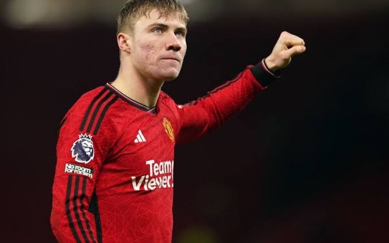 Rasmus Hojlund tìm kiếm sự ổn định trong màu áo Quỷ Đỏ