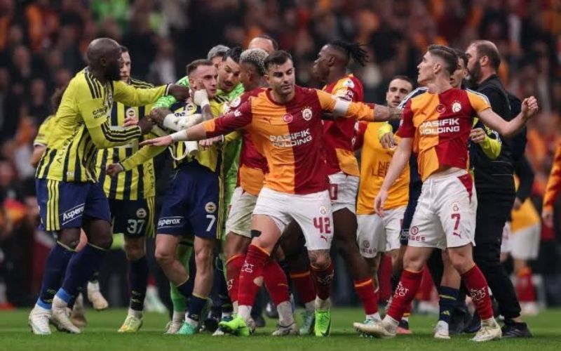 Galatasaray vs Fenerbahce Trận derby xuyên lục địa cuồng nhiệt nhất thế giới